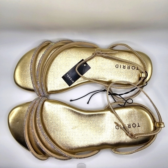 Torrid Triple Band Embroidered Flat Sandals in Gold Size 6.5 WW - Picture 2 of 6